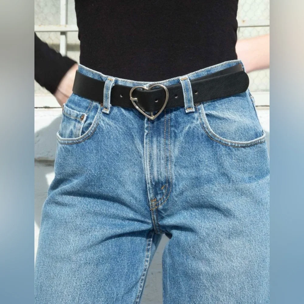 BRANDY MELVILLE BLACK FAUX LEATHER SILVER HEART BELT - Picture 4 of 11